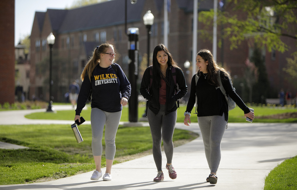 Wilkes students walking on campus