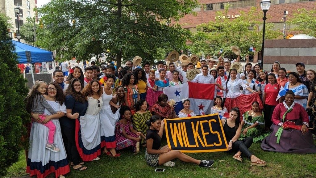 Wilkes University and IFARHU Program students gathering