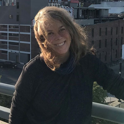 Laurie Loewenstein headshot
