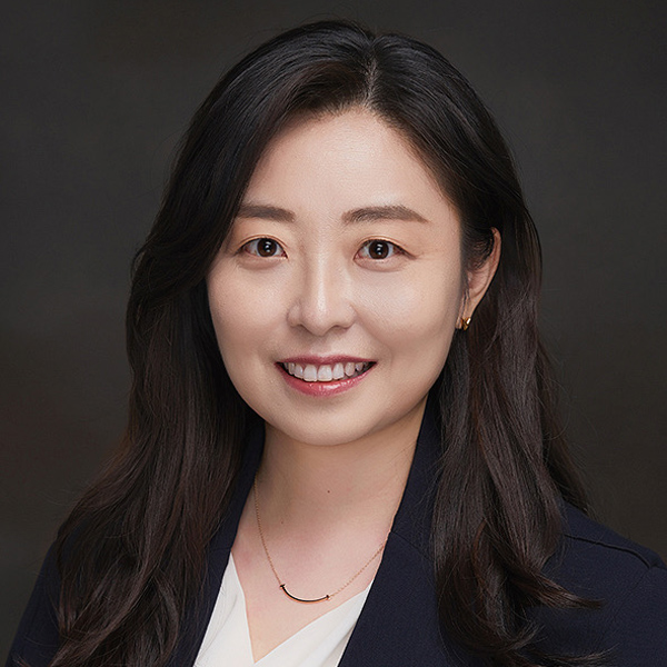 Dr. HyeRyeon Lee headshot