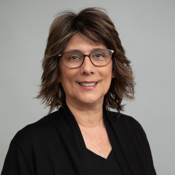 Nicki Howe headshot